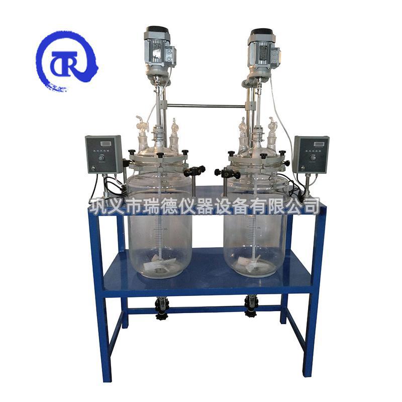 客戶(hù)定制的兩臺(tái)連體雙層釜 客戶(hù)定制的兩臺(tái)連體雙層釜